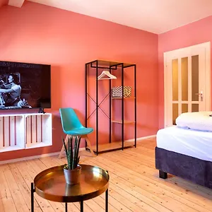With Private Parking Lot Appartement